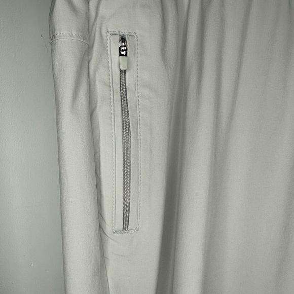 Tommy Bahama Alicia IslandZone Jogger, Light Grey- Size Small - Picture 2 of 9